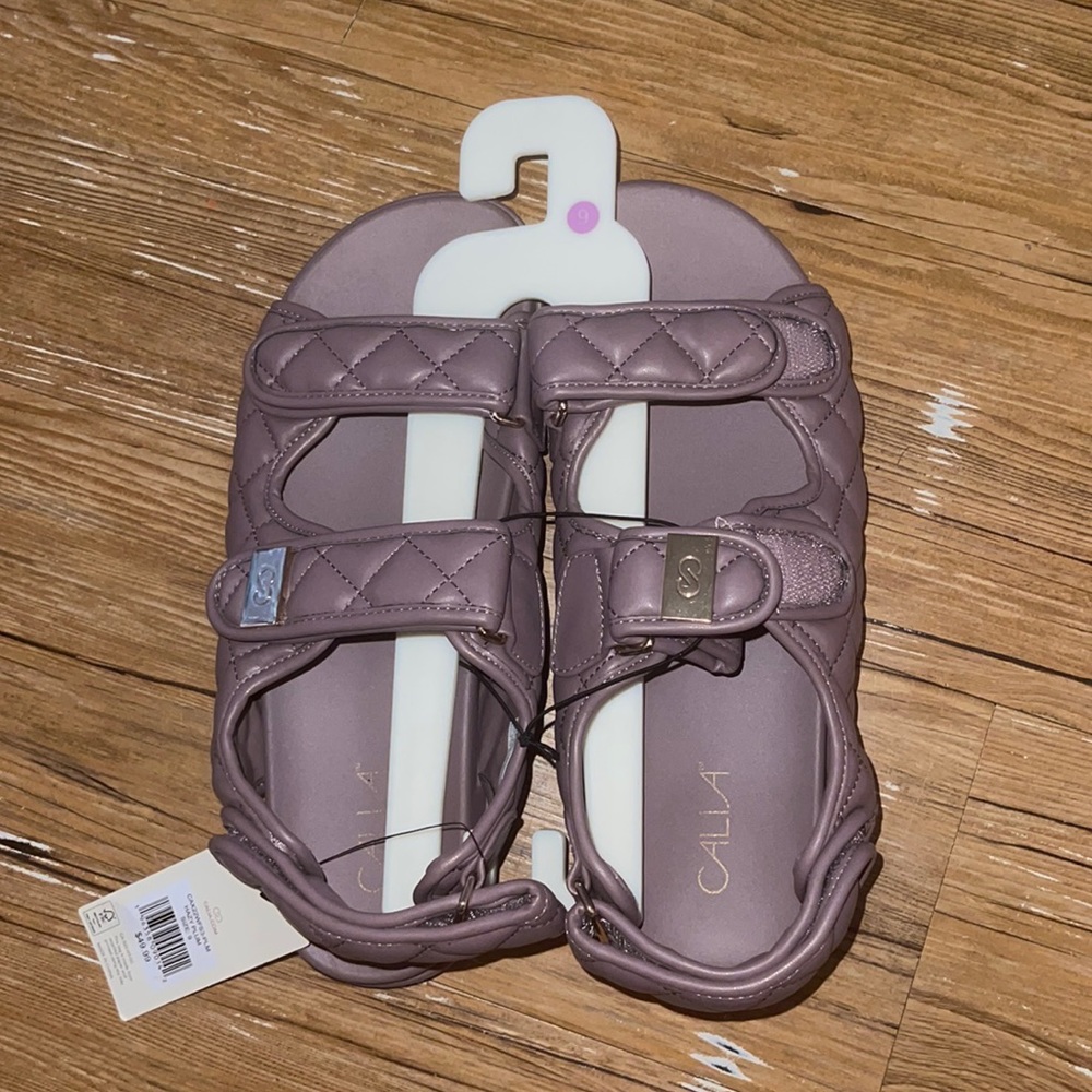 Women’s comfy sandals size 9